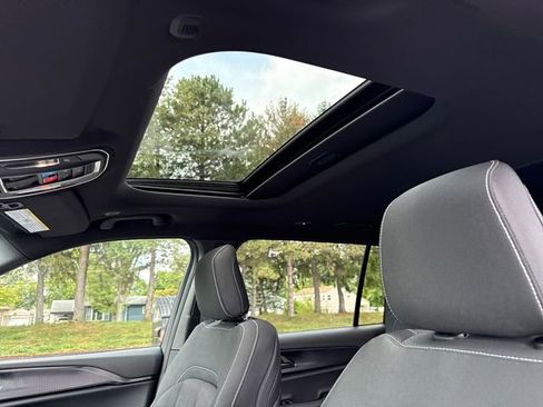 New 2025 Jeep Grand Cherokee L Laredo w/ Luxury Tech Group I image 4