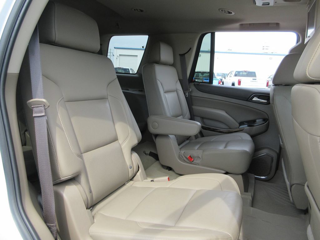 Used 2017 GMC Yukon SLT w/ Premium Edition AWD/4WD image 27