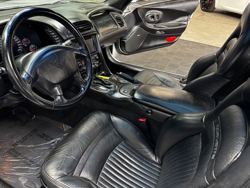 Used 2001 Chevrolet Corvette Coupe w/ Preferred Equipment Group2 image 29