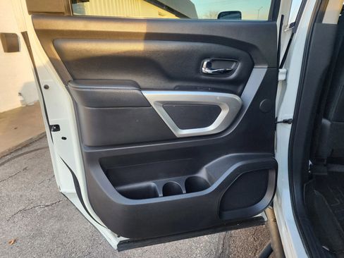 Used 2017 Nissan Titan PRO-4X w/ Pro-4x Convenience Package image 12