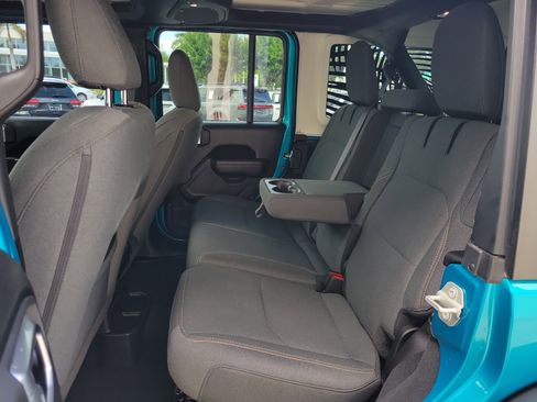 Used 2024 Jeep Wrangler Unlimited AWD/4WD image 16