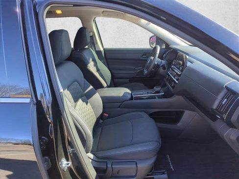 Certified 2025 Nissan Pathfinder SV w/ SV Premium Package image 21