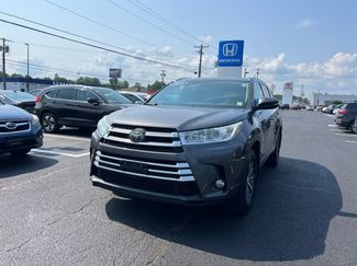 Used 2018 Toyota Highlander XLE AWD/4WD video 1