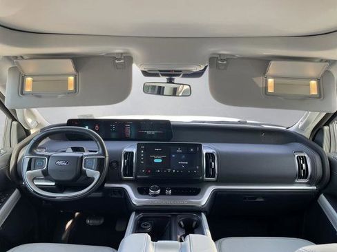 Certified 2025 Ford Expedition Max Platinum image 3