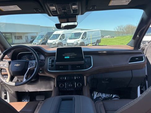 Used 2023 Chevrolet Suburban High Country AWD/4WD image 31