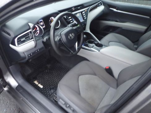 Used 2018 Toyota Camry LE FWD image 9