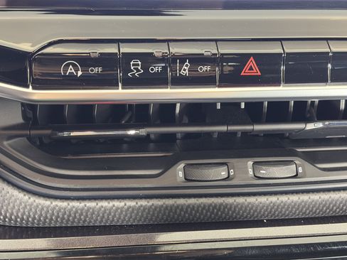 Used 2024 Jeep Compass Latitude w/ Convenience Group AWD/4WD image 20