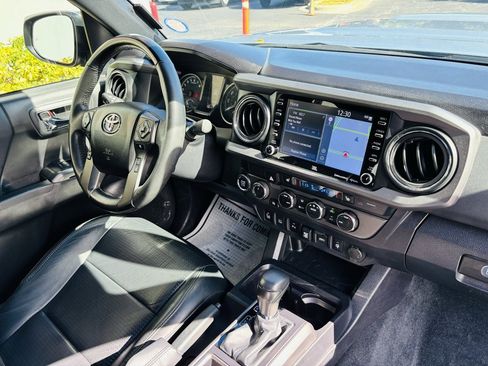 Used 2022 Toyota Tacoma TRD Sport image 15