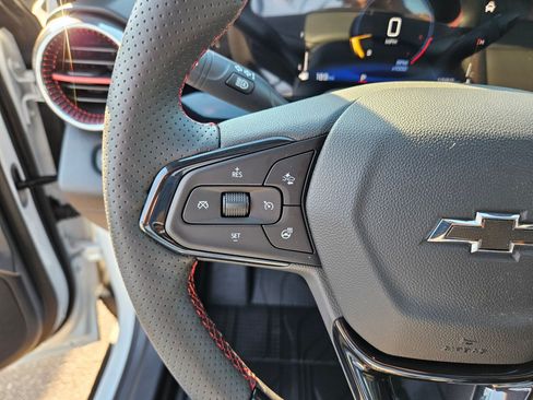 Used 2026 Chevrolet Trax RS w/ Sunroof Package FWD image 18