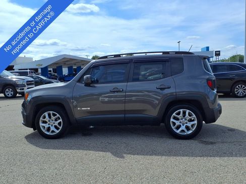 Used 2016 Jeep Renegade Latitude w/ Popular Equipment Group FWD image 9