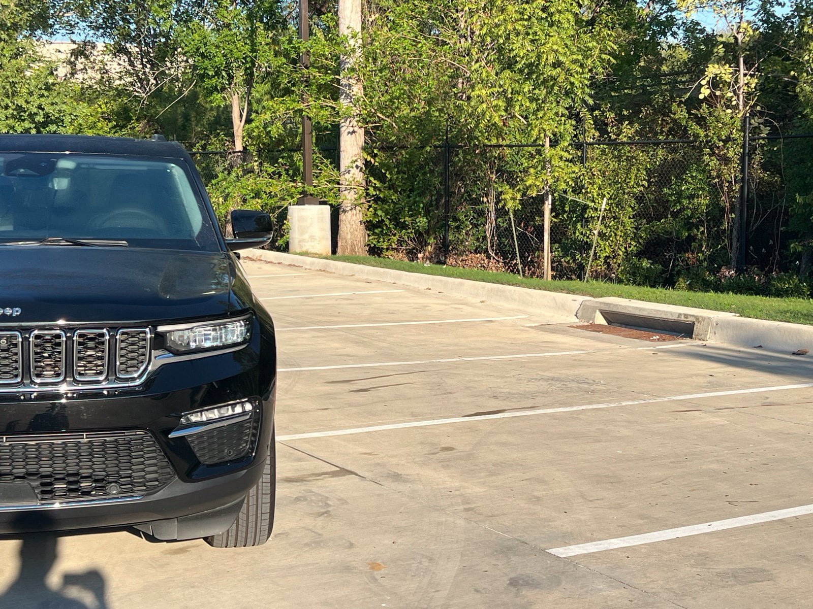 Used 2023 Jeep Grand Cherokee Limited w/ Luxury Tech Group II RWD image 15