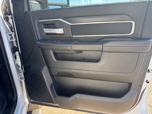 Used 2025 RAM 3500 Big Horn AWD/4WD image 32