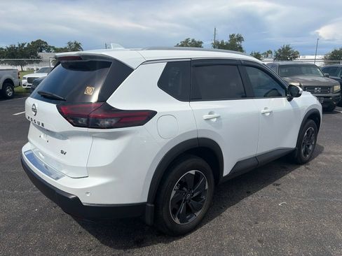 Used 2024 Nissan Rogue SV w/ SV Premium Package FWD image 7