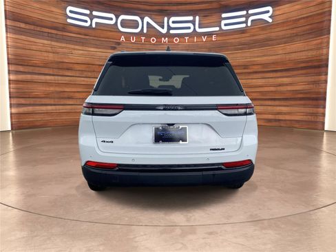 Used 2025 Jeep Grand Cherokee Altitude AWD/4WD image 6