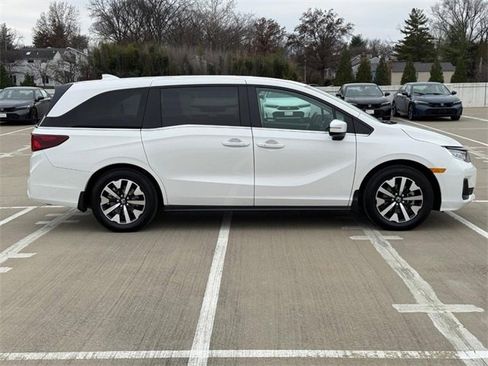 Certified 2026 Honda Odyssey EX-L image 2