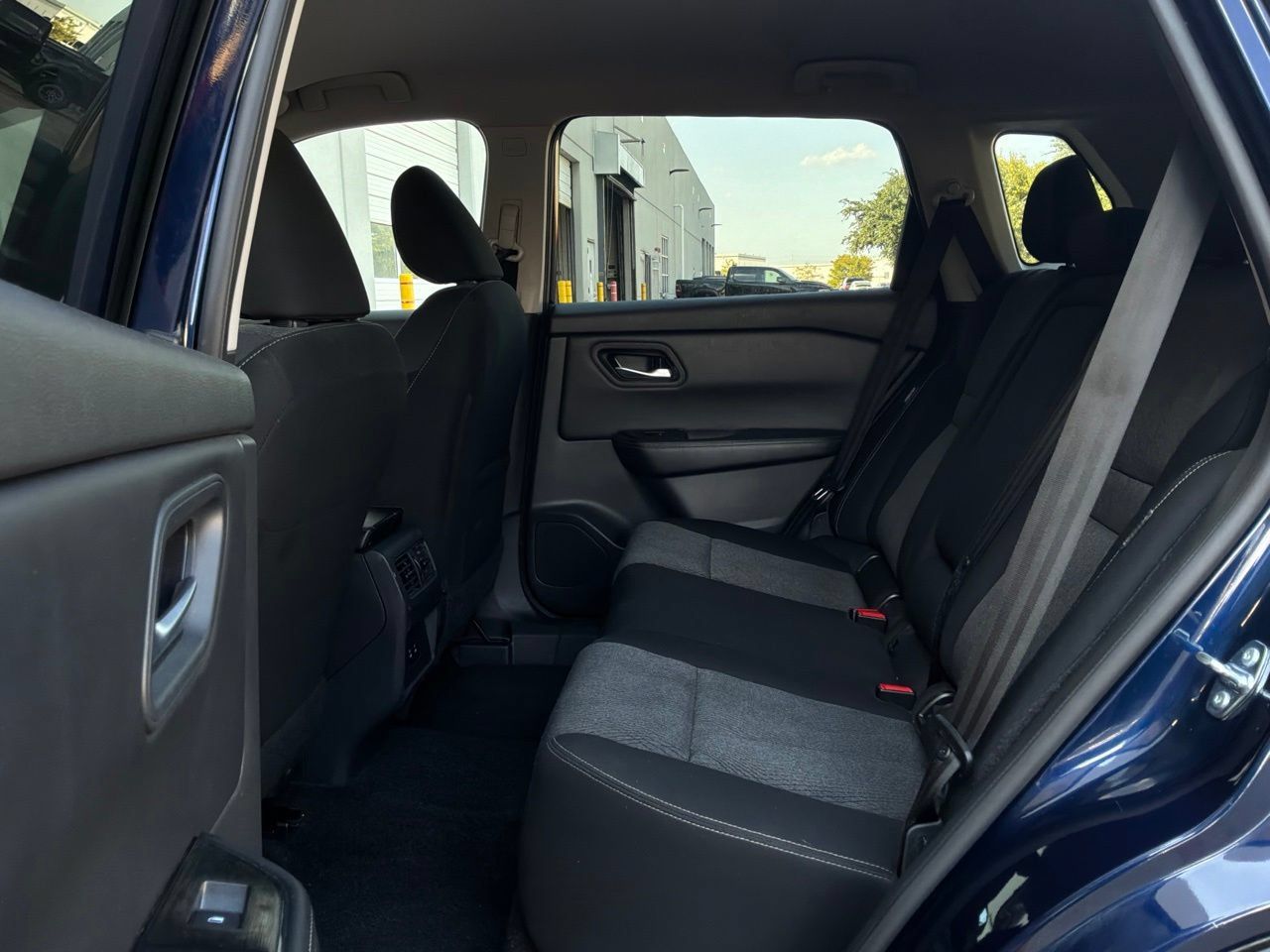 Used 2025 Nissan Rogue SV FWD image 12