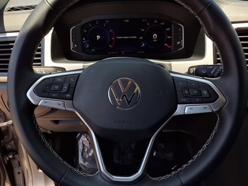 Used 2023 Volkswagen Atlas SE w/ Panoramic Sunroof Package FWD image 12