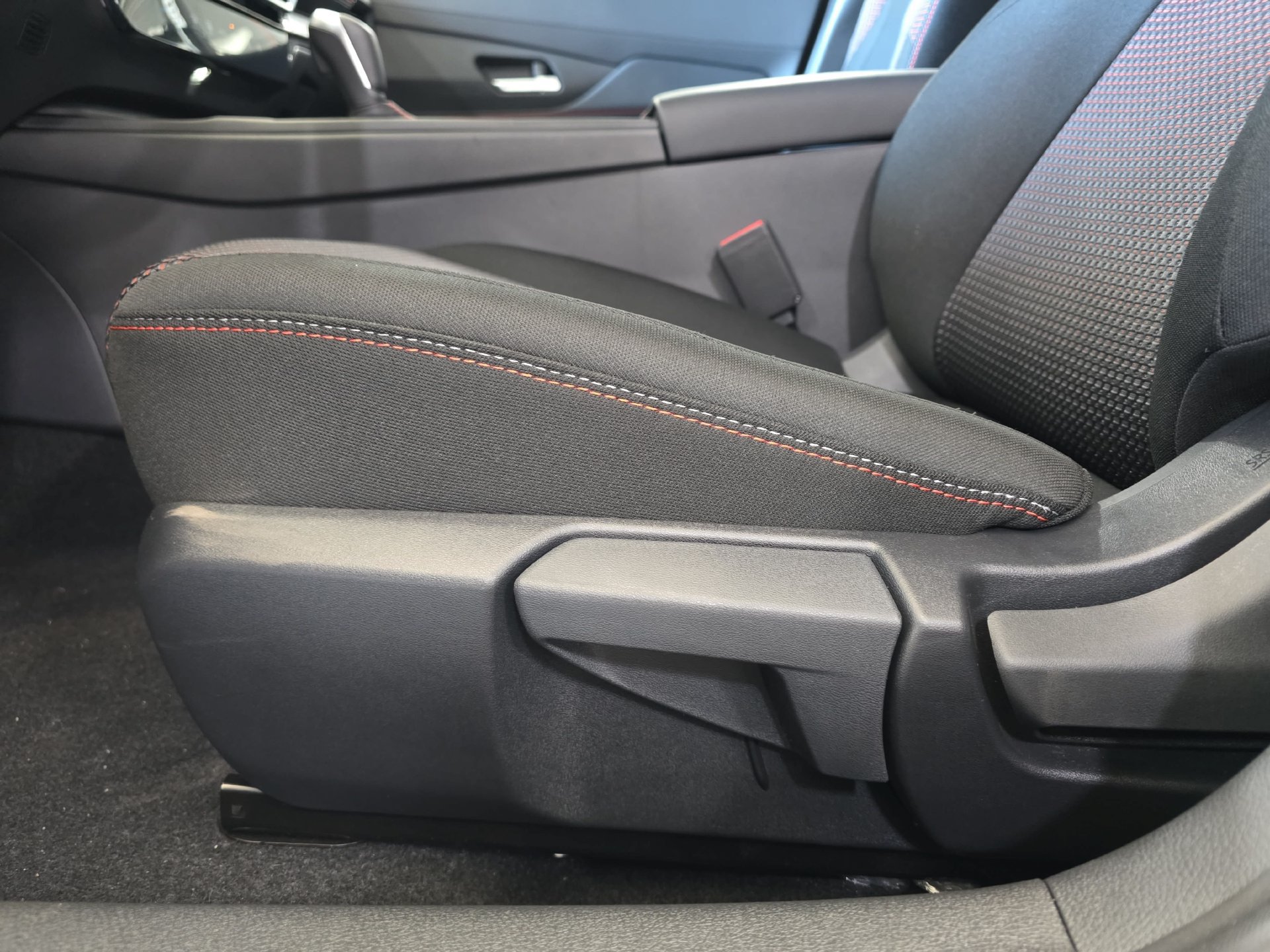 New 2027 Nissan Sentra SR w/ Floor Mat Package FWD image 28