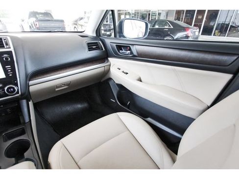 Used 2018 Subaru Outback 2.5i Limited AWD/4WD image 9
