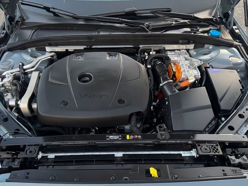 Used 2024 Volvo S60 T8 Ultimate image 32