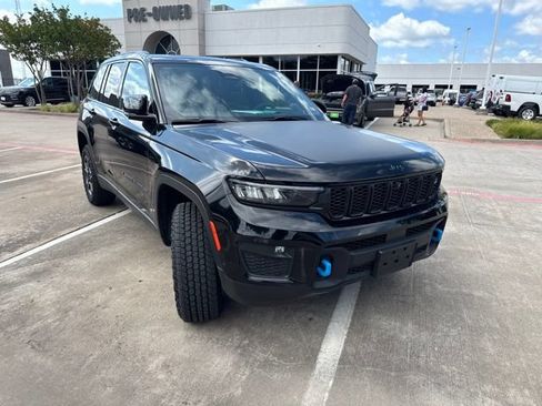Used 2023 Jeep Grand Cherokee Trailhawk w/ Advanced Protech Group II AWD/4WD image 4