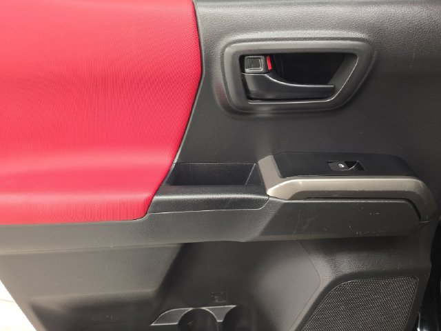 Used 2022 Toyota Tacoma SR5 AWD/4WD image 19