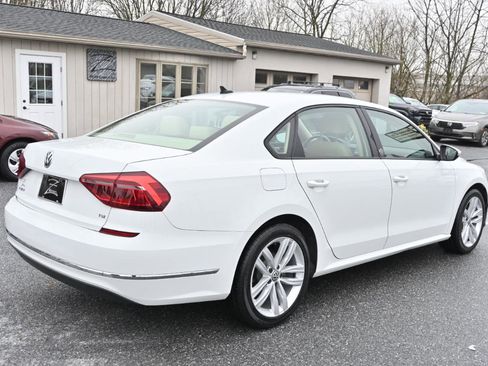 Used 2019 Volkswagen Passat 2.0T Wolfsburg w/ Wheels & Sunroof Package image 10