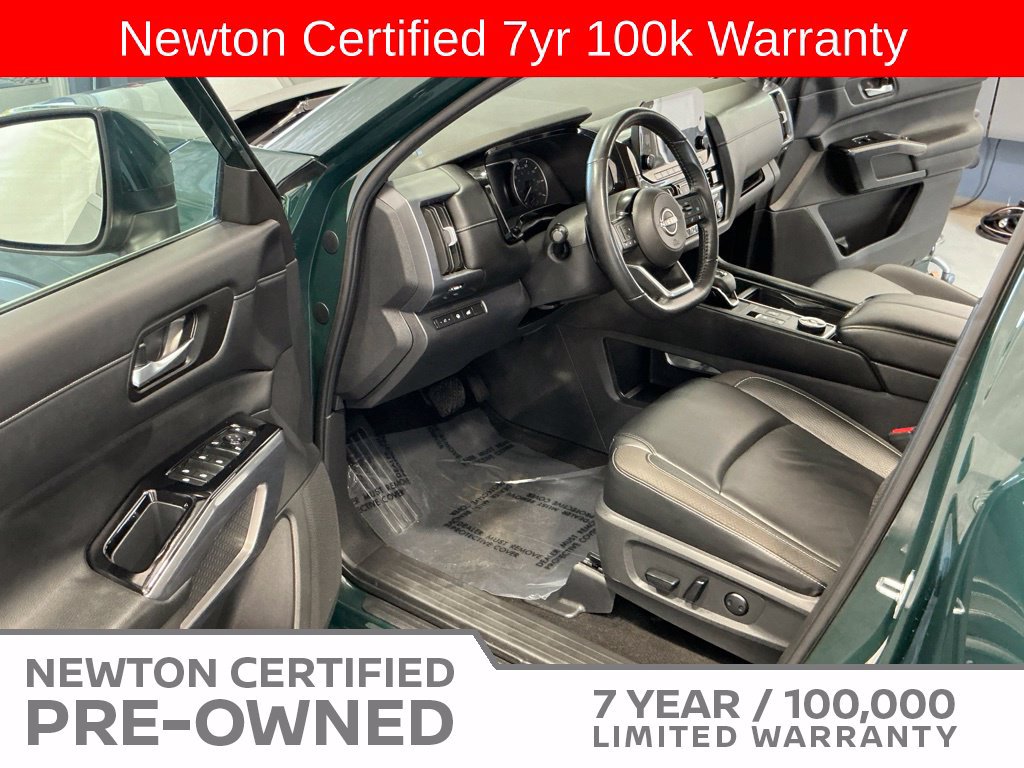 Used 2023 Nissan Pathfinder SL AWD/4WD image 7