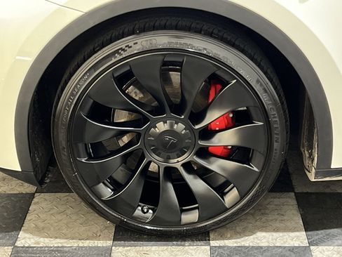 Used 2024 Tesla Model Y Performance AWD/4WD image 17