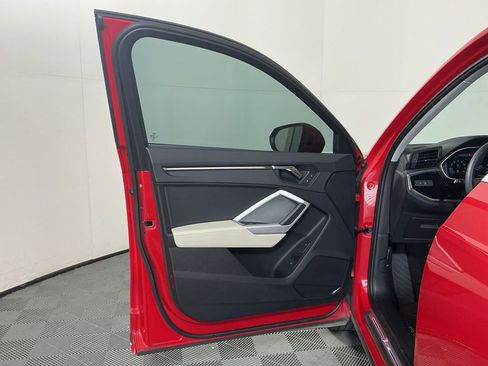 Used 2024 Audi Q3 2.0T Premium image 19