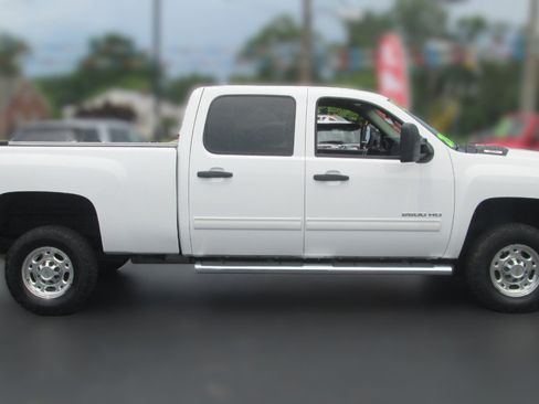 Used 2010 Chevrolet Silverado 2500 LT image 2