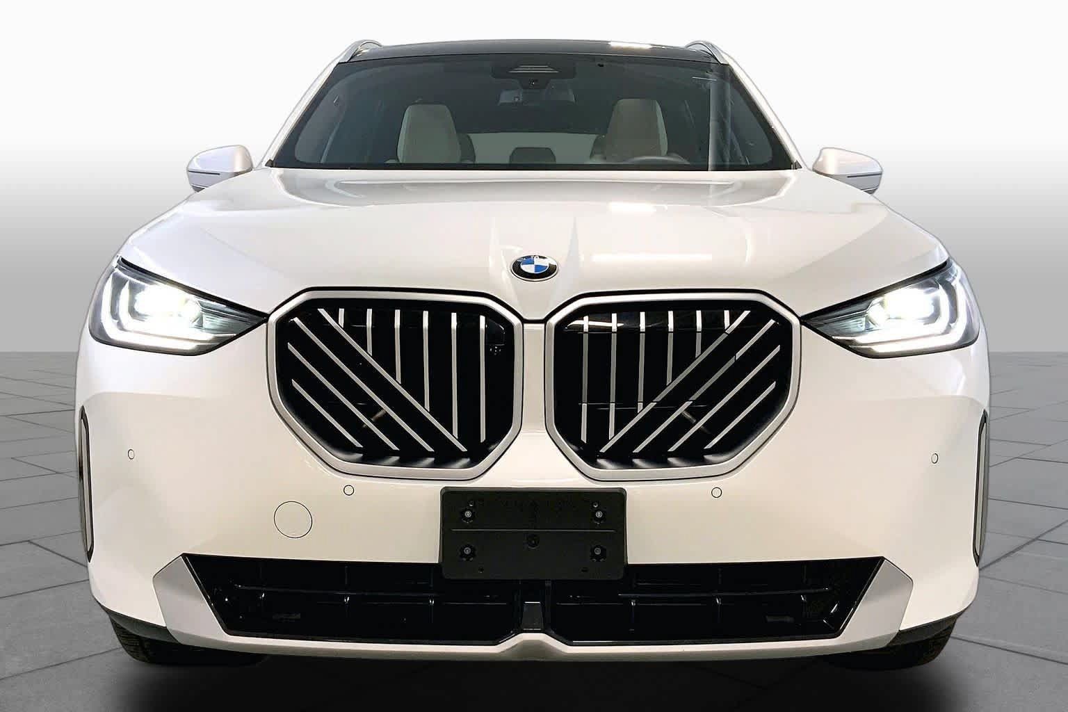 Used 2025 BMW X3 xDrive30i w/ Premium Package AWD/4WD image 3