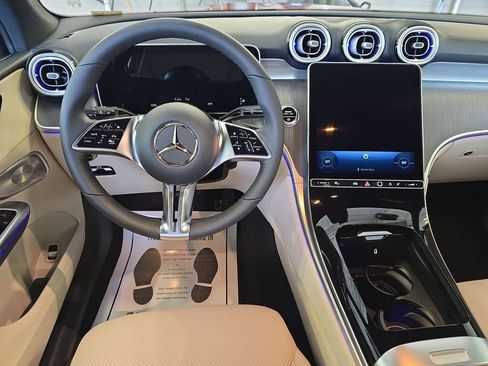 New 2026 Mercedes-Benz GLC 300 image 17