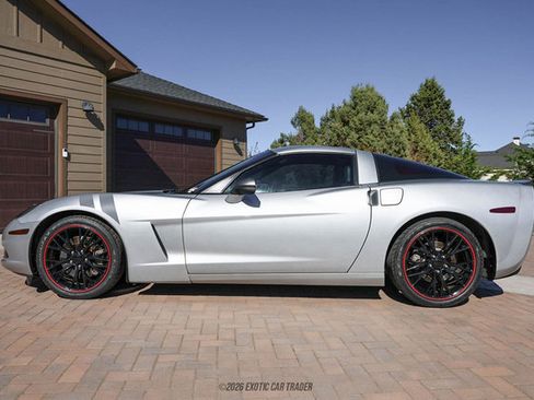 Used 2010 Chevrolet Corvette Coupe w/ 1LT RWD image 3