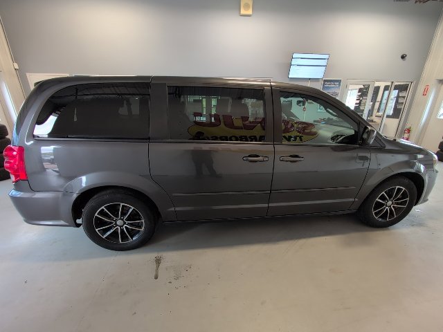 Used 2016 Dodge Grand Caravan SXT FWD image 6