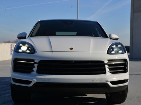 Certified 2023 Porsche Cayenne Platinum Edition image 6