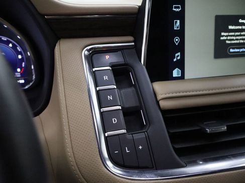 Used 2024 Chevrolet Suburban Premier image 18