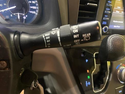 Used 2019 Toyota Sienna LE FWD image 27