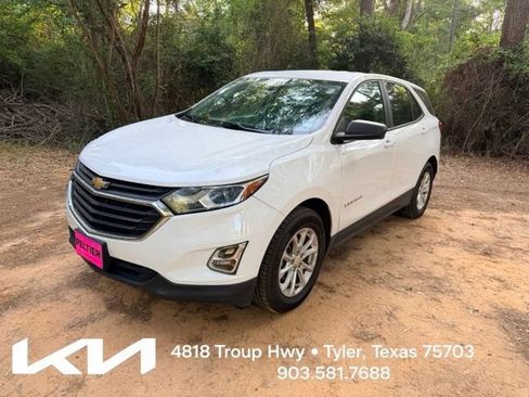 Used 2020 Chevrolet Equinox LS w/ LS Convenience Package FWD image 3
