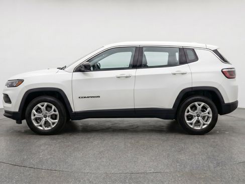 Used 2025 Jeep Compass Latitude AWD/4WD image 5