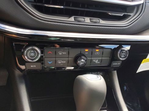New 2026 Jeep Compass Latitude AWD/4WD image 36
