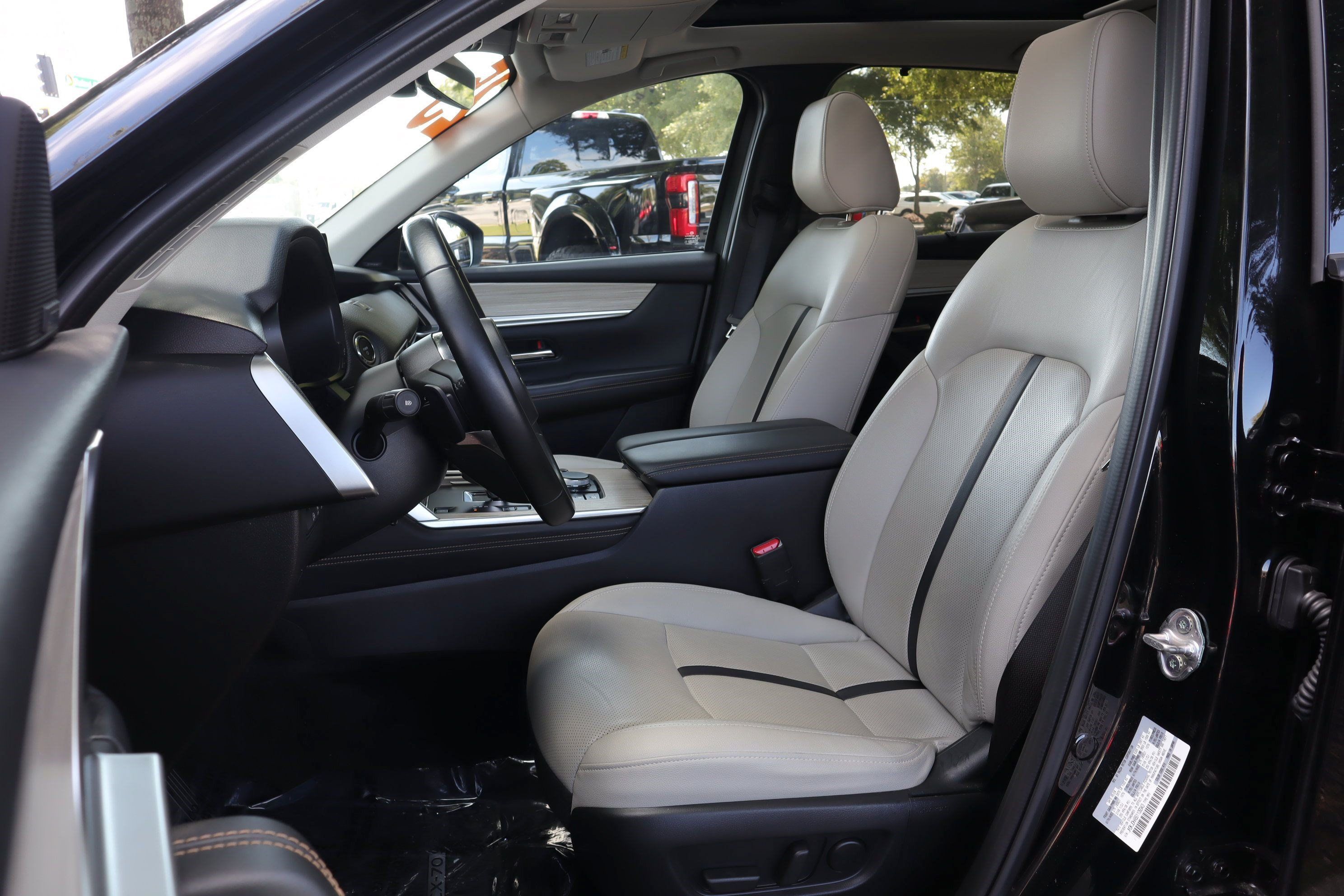 Certified 2025 MAZDA CX-70 Plug-In Hybrid w/ Premium Pkg AWD/4WD image 9