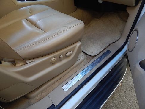 Used 2007 GMC Yukon Denali image 25