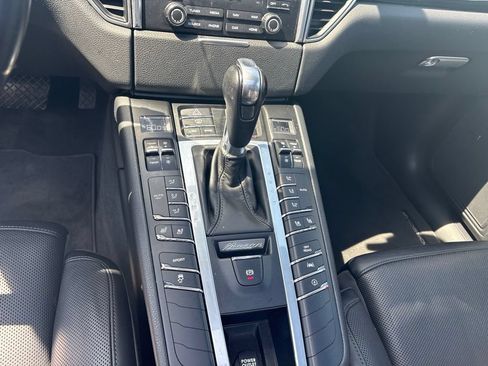 Used 2018 Porsche Macan AWD/4WD image 16