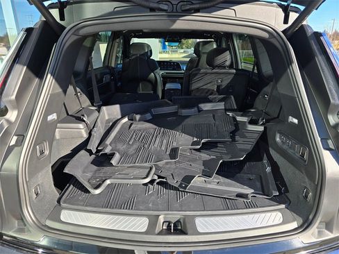 Certified 2026 Cadillac Vistiq Sport image 16