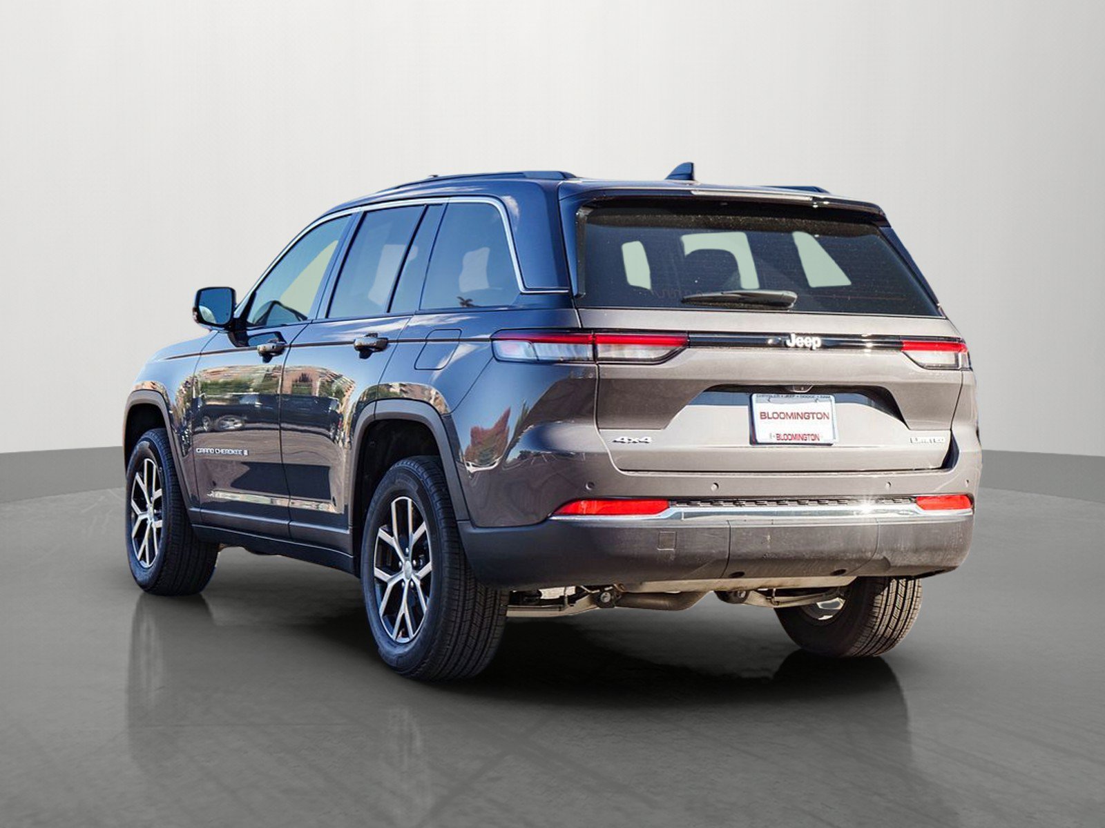 Used 2025 Jeep Grand Cherokee Limited w/ Trailer Tow Package AWD/4WD image 5