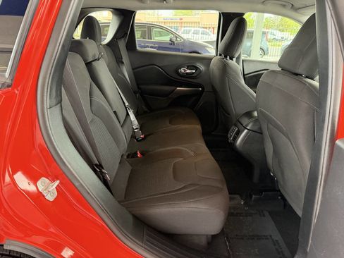 Used 2021 Jeep Cherokee Latitude image 8