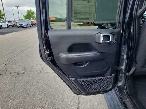 Used 2020 Jeep Wrangler Unlimited Sahara w/ Uconnect 4C Nav & Sound Group AWD/4WD image 21