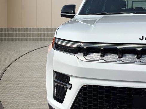 New 2026 Jeep Grand Wagoneer L 4WD image 10