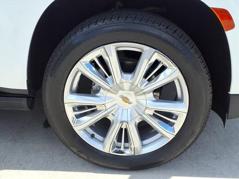 Used 2022 Chevrolet Suburban High Country RWD image 7